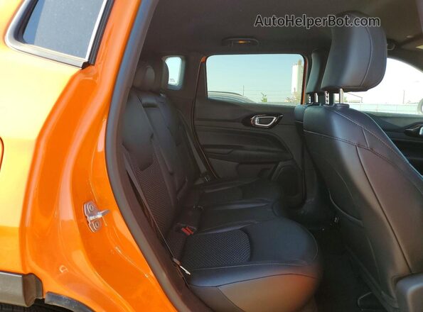 3C4NJDBN3TT179421 2026 JEEP COMPASS Orange უკანა სალონის ხედი
