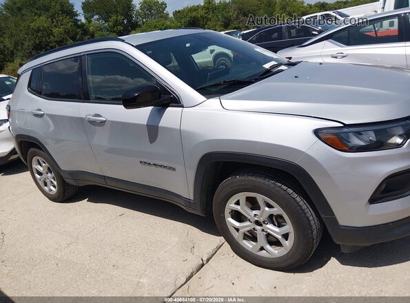 3C4NJDBN4RT106955 2024 JEEP COMPASS Silver Widok wnętrza z tyłu