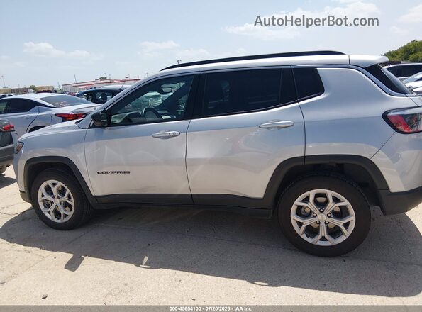 3C4NJDBN4RT106955 2024 JEEP COMPASS Silver Widok wnętrza 360 stopni