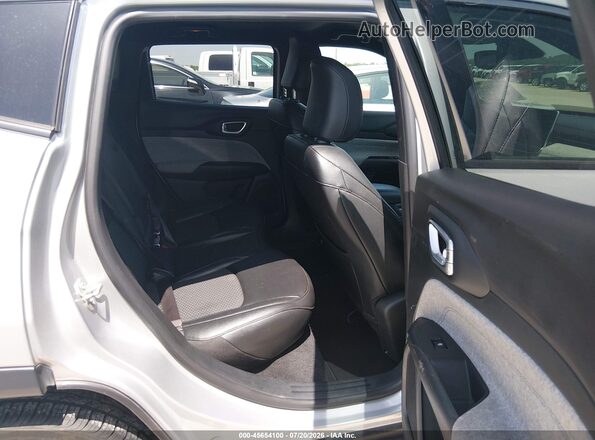 3C4NJDBN4RT106955 2024 JEEP COMPASS Silver Widok naklejki z numerem VIN