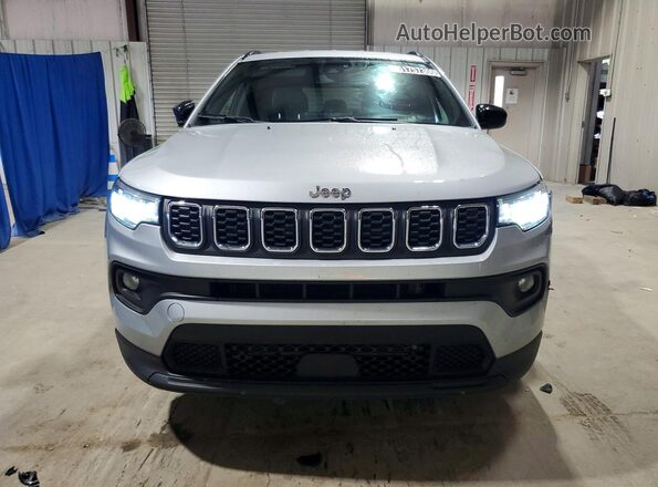 3C4NJDBN4RT113596 2024 JEEP COMPASS Серебряный Вид спереди