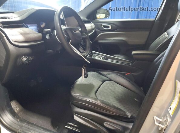 3C4NJDBN4RT113596 2024 JEEP COMPASS Серебряный Вид салона спереди