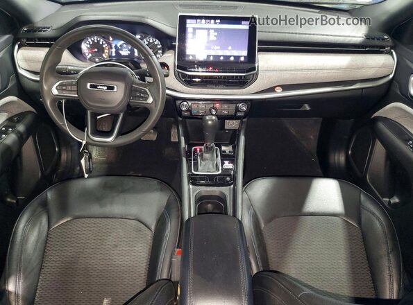 3C4NJDBN4RT113596 2024 JEEP COMPASS Серебряный Вид панели приборов