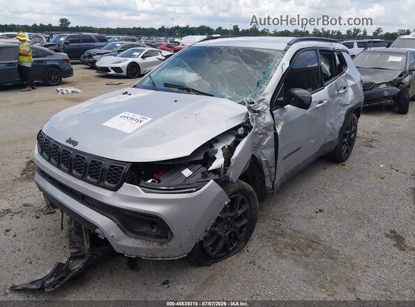 3C4NJDBN4ST558040 2025 JEEP COMPASS Silver Առջևի ձախ երեք քառորդ տեսարան