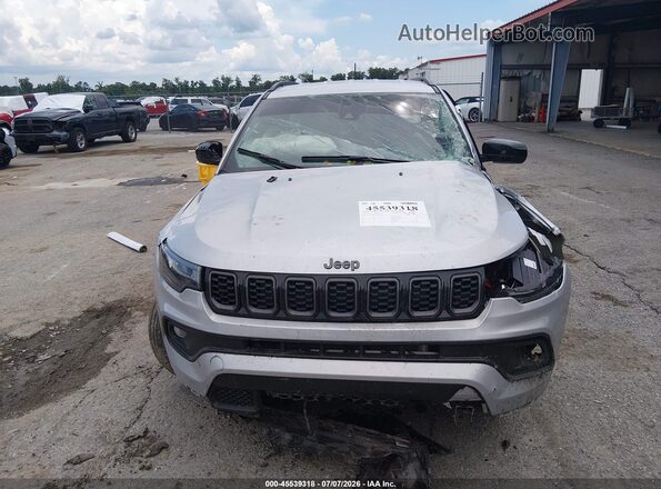 3C4NJDBN4ST558040 2025 JEEP COMPASS Silver Սալոնի հետևի տեսք