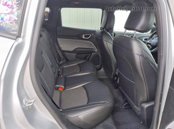 3C4NJDBN4ST571158 2025 JEEP COMPASS Silver Rear interior view