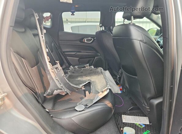 3C4NJDBN5PT544607 2023 JEEP COMPASS Серебряный Вид задней части салона