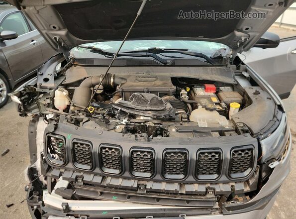 3C4NJDBN5PT544607 2023 JEEP COMPASS Серебряный Вид подкапотного пространства