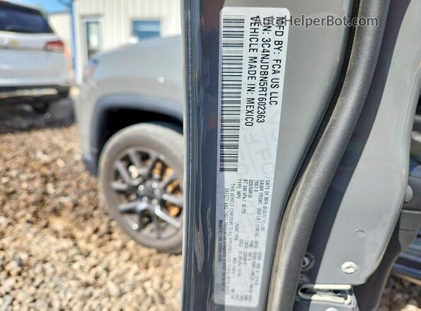 3C4NJDBN5RT602363 2024 JEEP COMPASS Gray Widok naklejki z numerem VIN