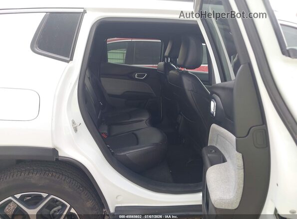 3C4NJDBN5RT605750 2024 JEEP COMPASS White VIN sticker view