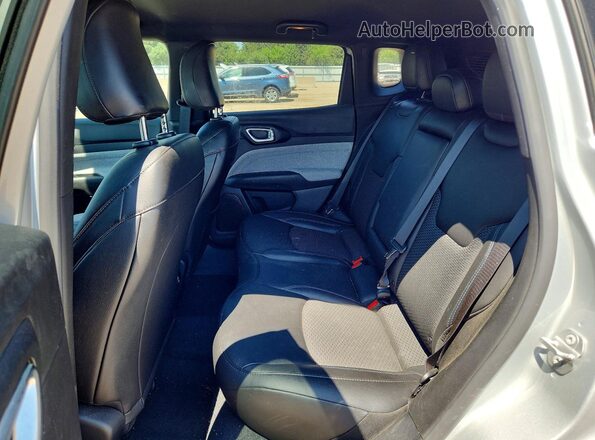 3C4NJDBN5ST609299 2025 JEEP COMPASS Silver Rear interior view