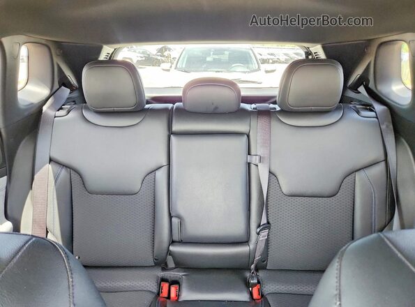 3C4NJDBN6RT576310 2024 JEEP COMPASS Silver Widok tylnych siedzeń