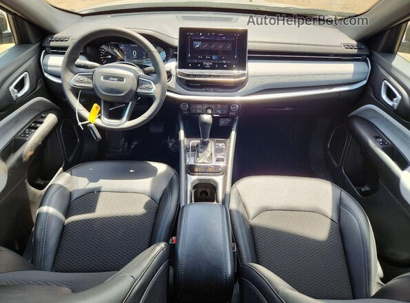 3C4NJDBN6RT576310 2024 JEEP COMPASS Silver Widok deski rozdzielczej