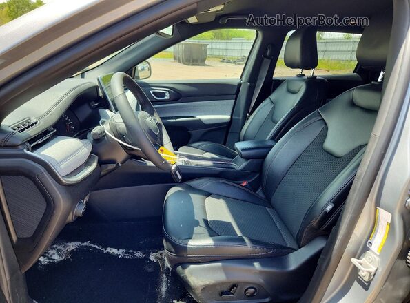 3C4NJDBN6RT576310 2024 JEEP COMPASS Silver Widok wnętrza z przodu