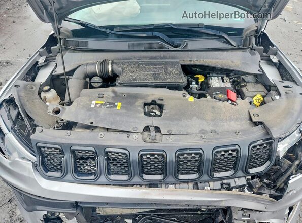 3C4NJDBN7PT573901 2023 JEEP COMPASS Silver Rear interior view