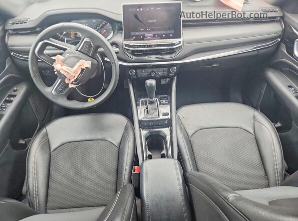 3C4NJDBN7PT573901 2023 JEEP COMPASS Silver Dashboard view