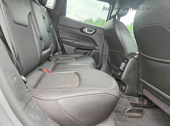 3C4NJDBN7PT573901 2023 JEEP COMPASS Silver Rear seats view