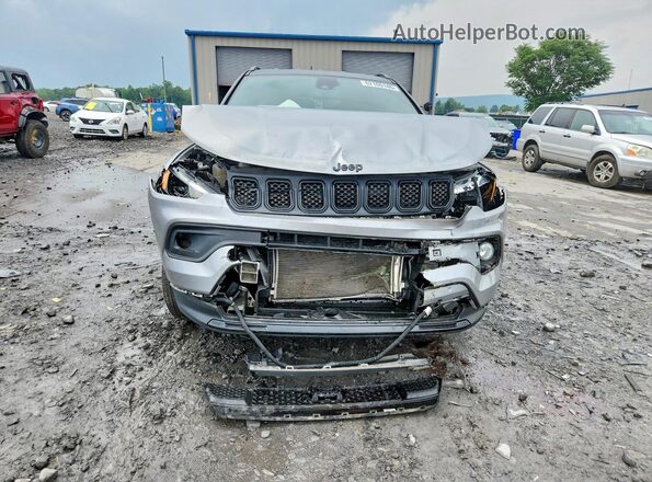 3C4NJDBN7PT573901 2023 JEEP COMPASS Silver Front view