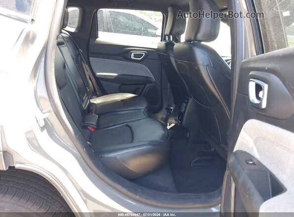 3C4NJDBN8PT552653 2023 JEEP COMPASS Gray VIN կոդի պիտակի տեսք