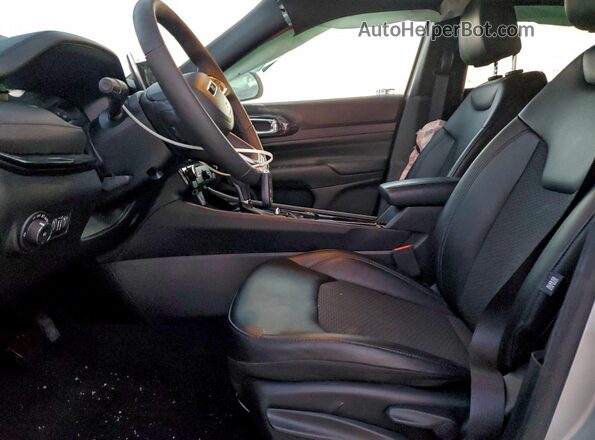3C4NJDBN8ST552029 2025 JEEP COMPASS Silver Front interior view