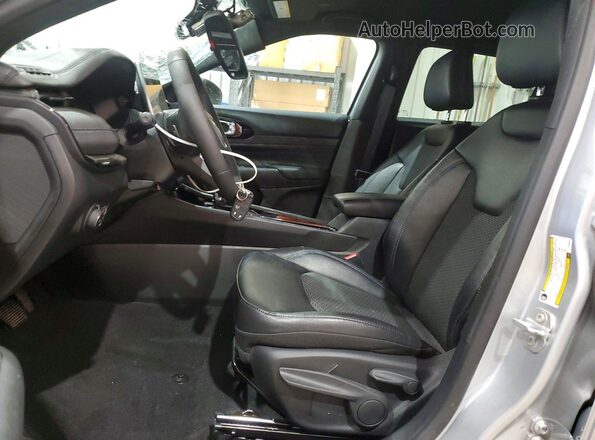 3C4NJDBN8TT160606 2026 JEEP COMPASS Silver Widok wnętrza z przodu