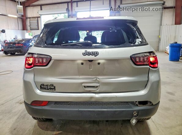 3C4NJDBN8TT160606 2026 JEEP COMPASS Silver Widok z tyłu