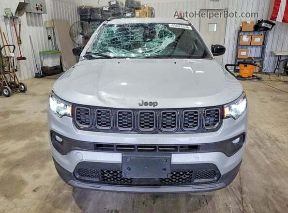 3C4NJDBN8TT160606 2026 JEEP COMPASS Silver Widok z przodu