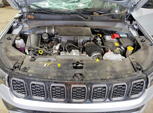 3C4NJDBN8TT160606 2026 JEEP COMPASS Silver Widok wnętrza z tyłu