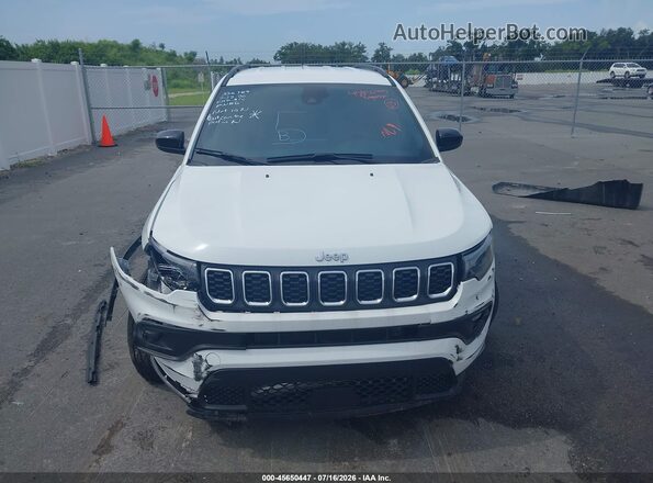 3C4NJDBN8TT189541 2026 JEEP COMPASS White ხელსაწყოთა პანელის ხედი