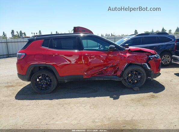 3C4NJDBN9RT597751 2024 JEEP COMPASS Красный Вид задней части салона