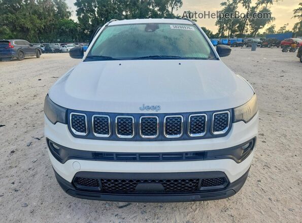 3C4NJDBNXPT516883 2023 JEEP COMPASS White Vista frontal