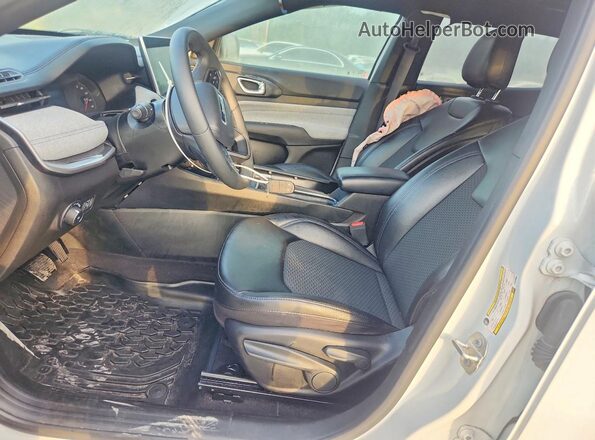 3C4NJDBNXPT516883 2023 JEEP COMPASS White Vista interior delantera