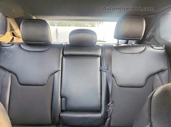 3C4NJDBNXPT516883 2023 JEEP COMPASS White Vista de los asientos traseros
