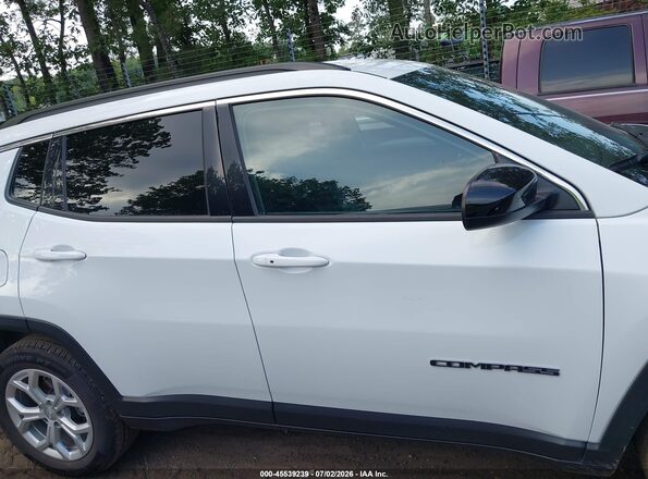 3C4NJDBNXRT100884 2024 JEEP COMPASS White უკანა სალონის ხედი