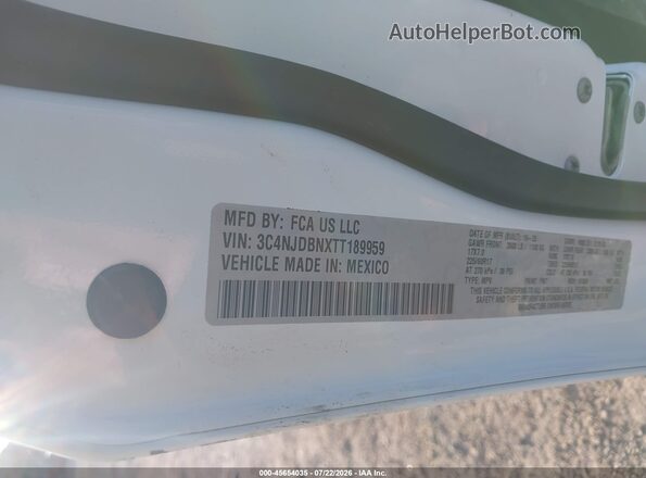 3C4NJDBNXTT189959 2026 JEEP COMPASS White Vista del compartimento del motor