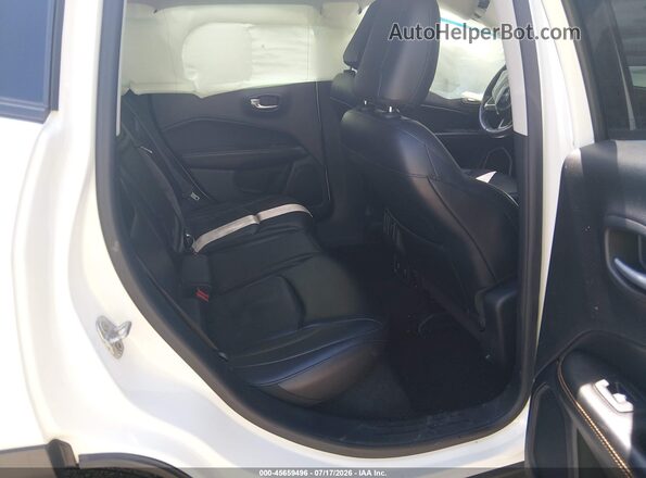 3C4NJDCB0JT231993 2018 JEEP COMPASS White Vista de la etiqueta del VIN