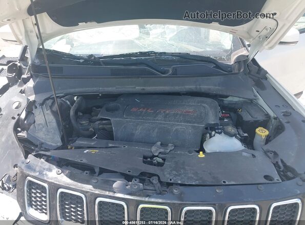 3C4NJDCB0JT401799 2018 JEEP COMPASS White Rear view