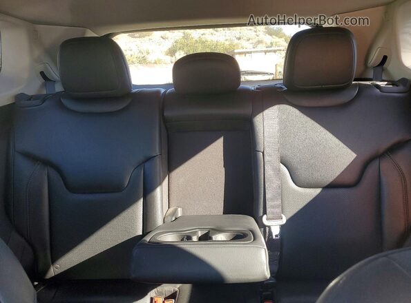 3C4NJDCB0JT442434 2018 JEEP COMPASS Silver Vista de los asientos traseros