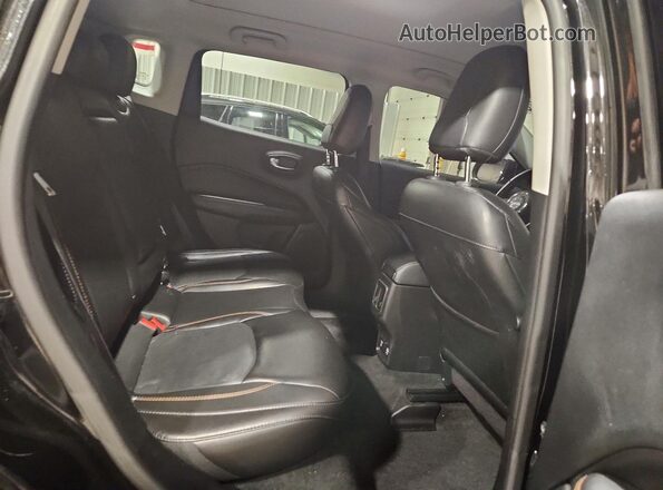 3C4NJDCB0JT492606 2018 JEEP COMPASS Black Սալոնի հետևի տեսք
