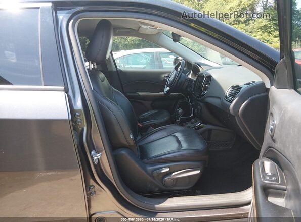 3C4NJDCB0KT771734 2019 JEEP COMPASS Серый Вид салона спереди