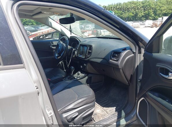 3C4NJDCB0KT791966 2019 JEEP COMPASS Gray Vista interior delantera