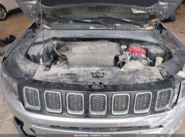 3C4NJDCB0LT127720 2020 JEEP COMPASS Серебряный Вид сзади