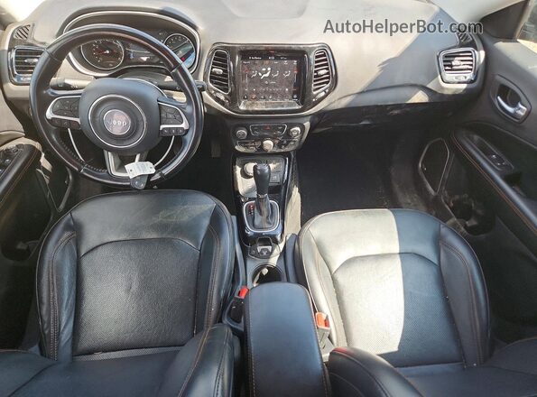 3C4NJDCB0LT231379 2020 JEEP COMPASS Черный Вид панели приборов
