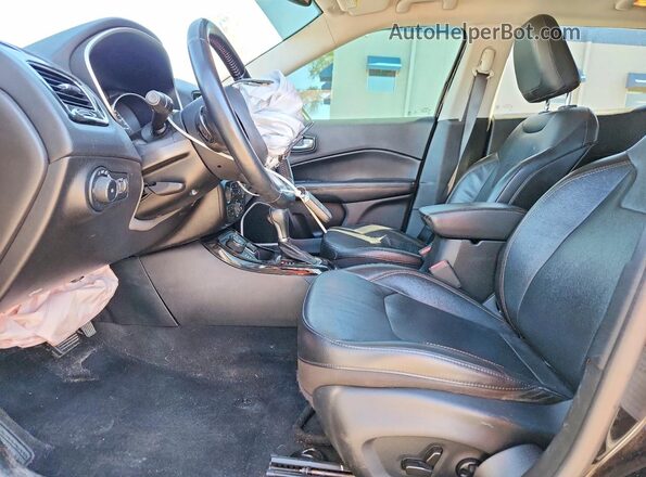3C4NJDCB0MT600212 2021 JEEP COMPASS Black Front interior view