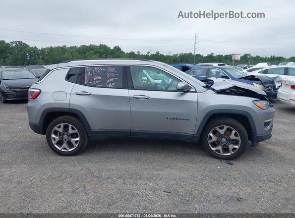 3C4NJDCB1HT611032 2017 JEEP COMPASS Gray Rear interior view