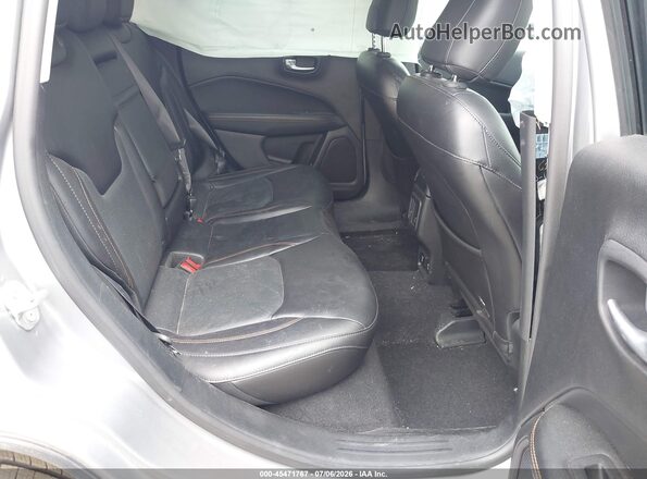 3C4NJDCB1HT611032 2017 JEEP COMPASS Gray VIN sticker view