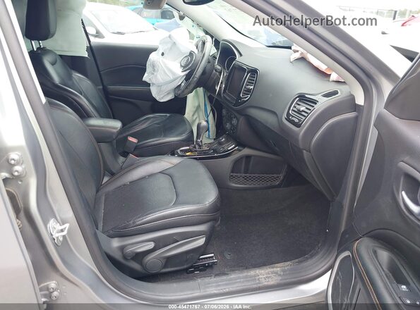 3C4NJDCB1HT611032 2017 JEEP COMPASS Gray Front interior view