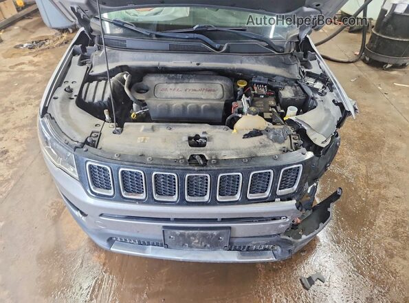 3C4NJDCB1JT264615 2018 JEEP COMPASS Silver Widok komory silnika