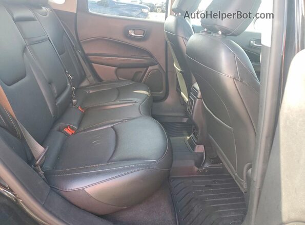 3C4NJDCB1KT673330 2019 JEEP COMPASS Black უკანა სალონის ხედი