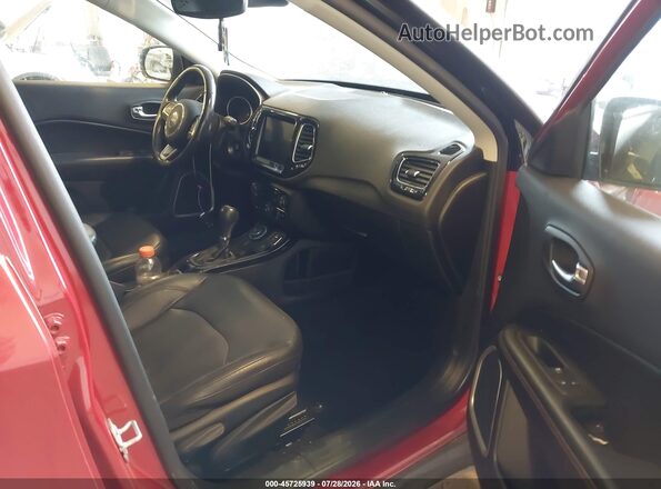 3C4NJDCB1KT812288 2019 JEEP COMPASS Красный Вид салона спереди